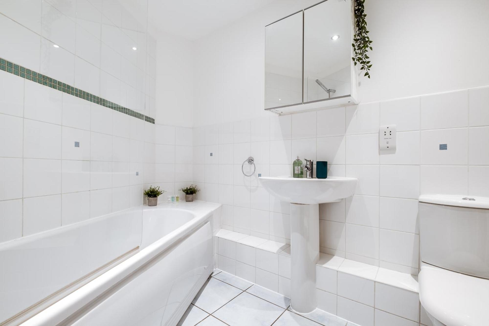 Pluxa Globe - Spacious Apartment In Jq With Parking Birmingham Exteriör bild
