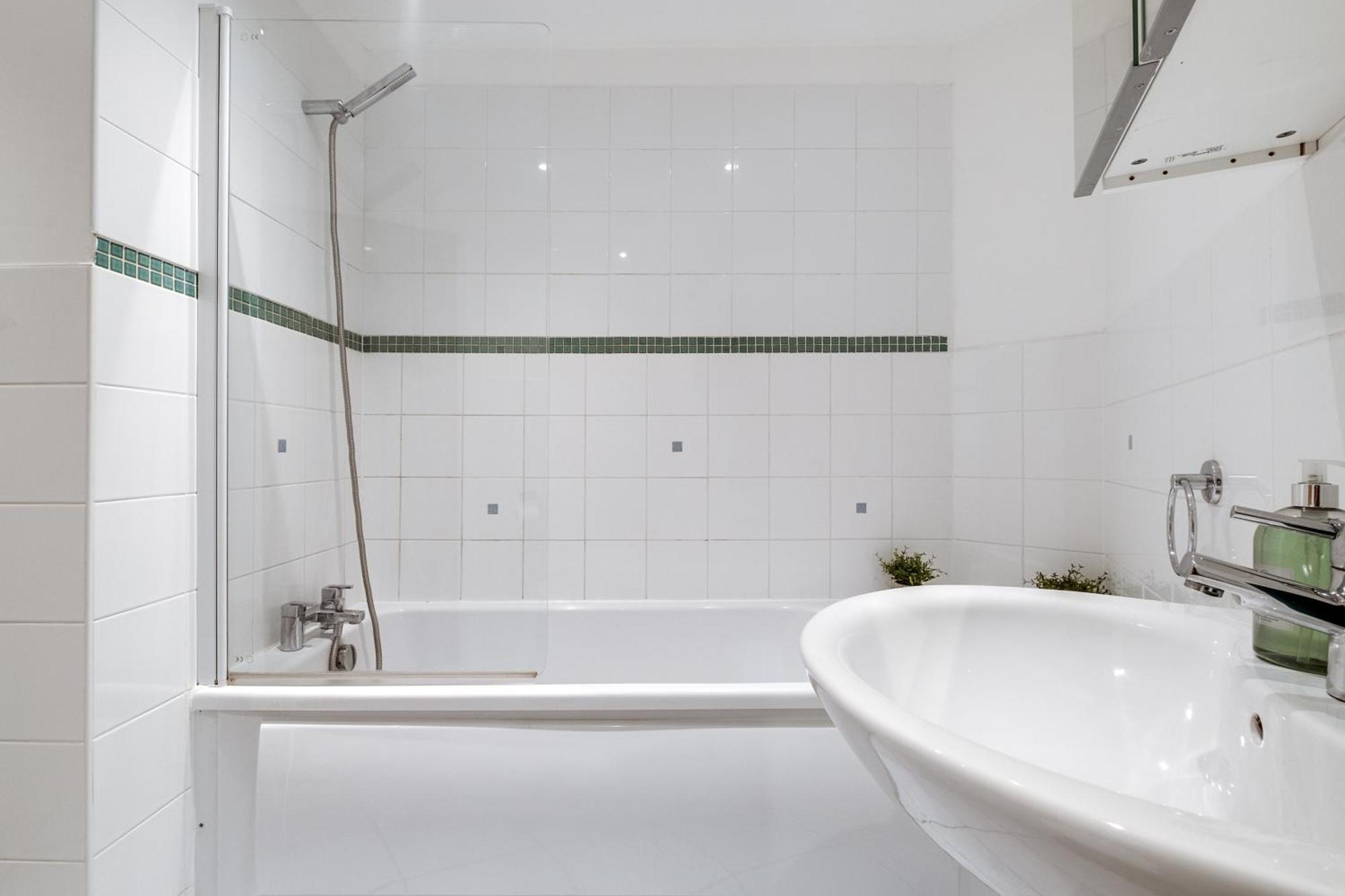 Pluxa Globe - Spacious Apartment In Jq With Parking Birmingham Exteriör bild